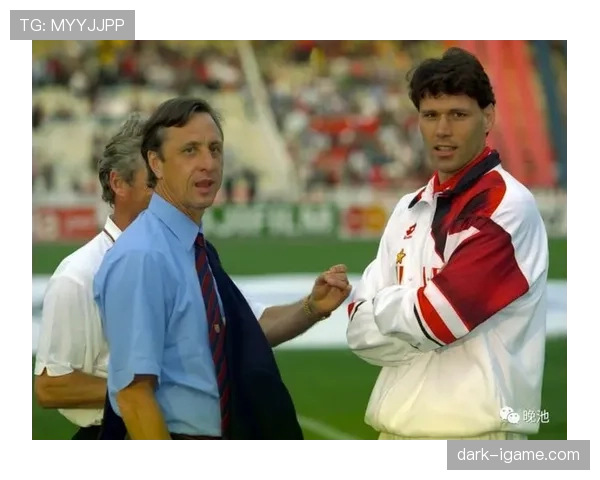 马尔蒂尼时代中卫价值重塑现代足球防守哲学