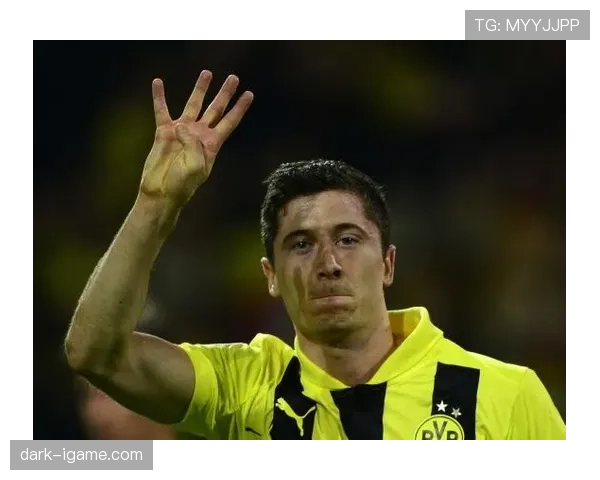 莱万多夫斯基创欧冠历史纪录，状态强势回暖引足坛关注