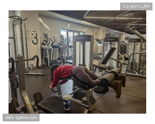 利拉德休赛期天天凌晨四点打卡训练房，咖啡当水喝